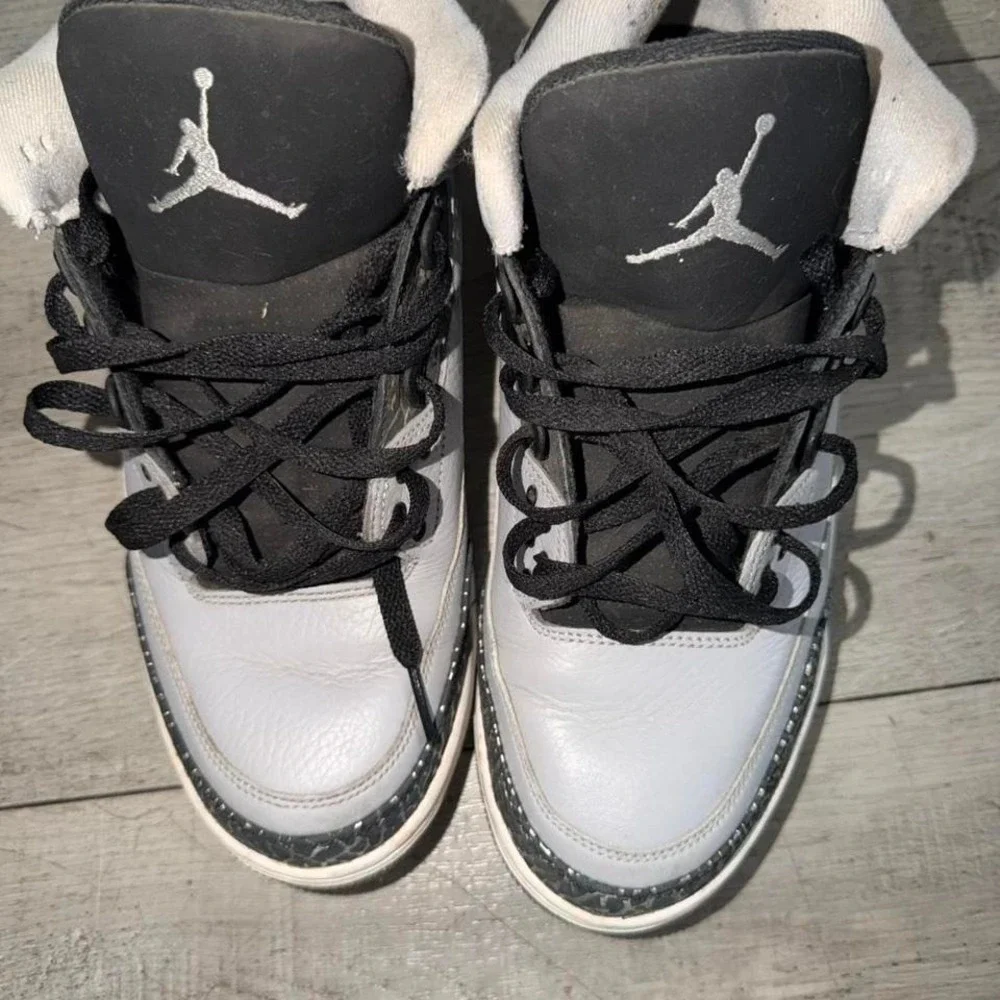 Air Jordan 3 Retro Men's 9.5 Wolf‎ Grey Metallic Silver Black men Size US 10